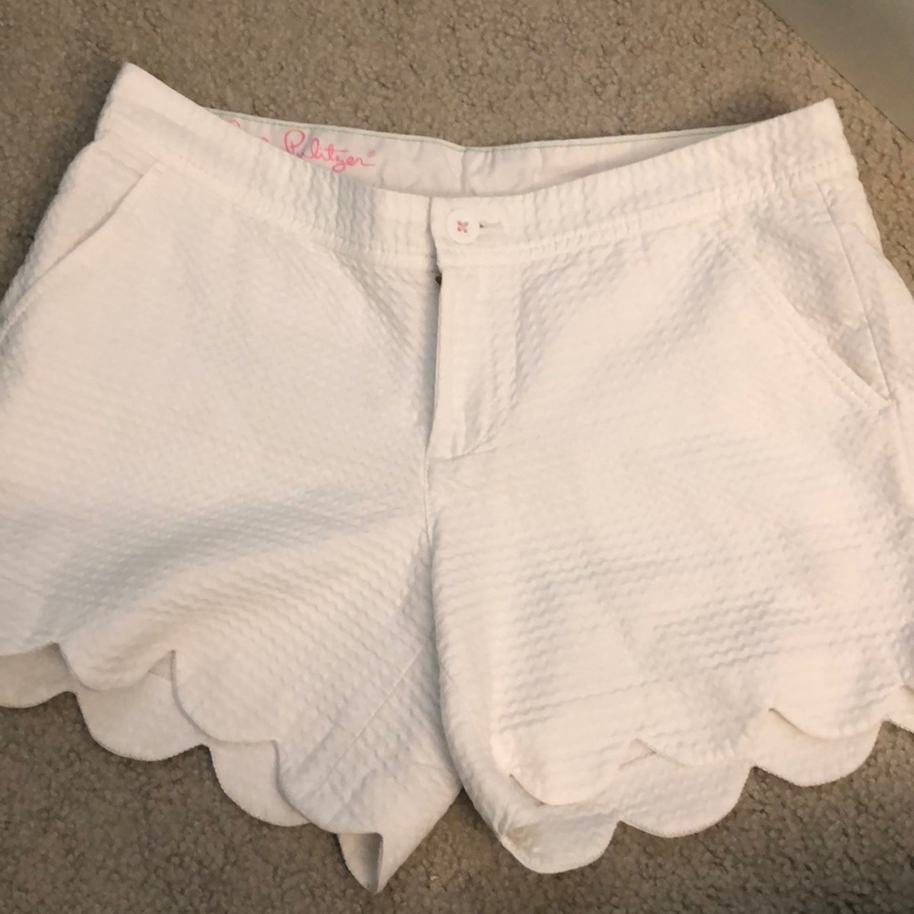 EUC Buttercup shorts size 4 scallop bottom